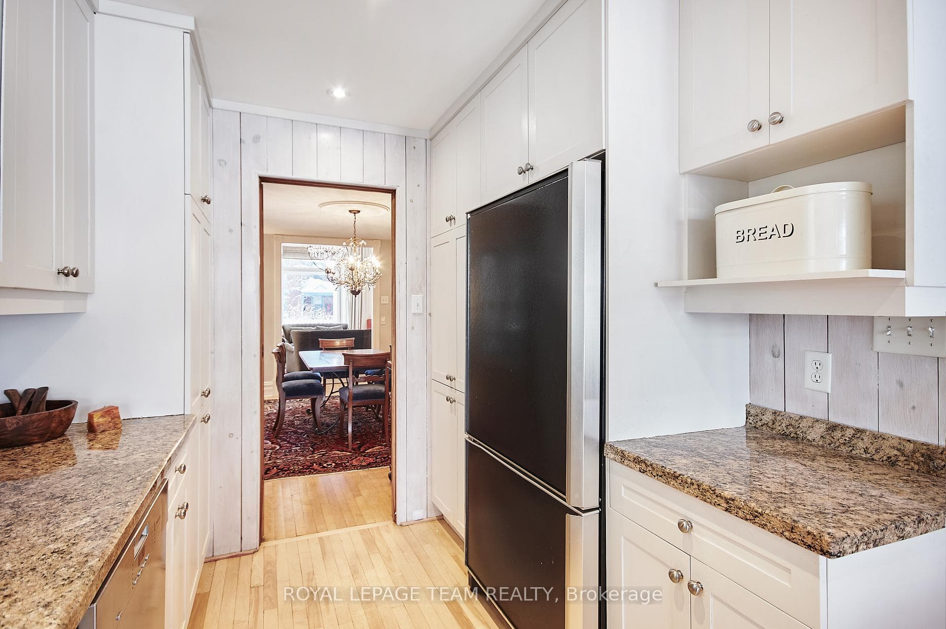 108 Stanley Avenue photo 15