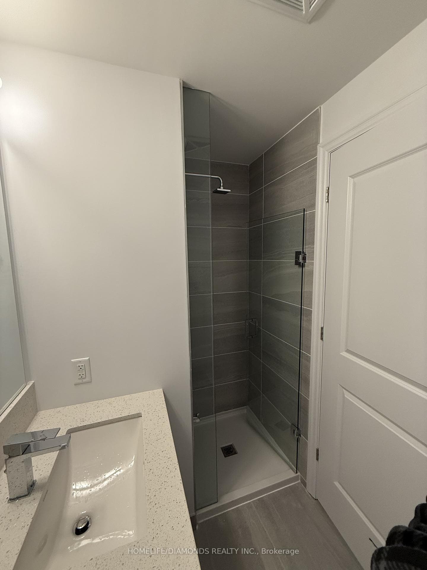 30 ELM Drive Unit 2404 photo 10
