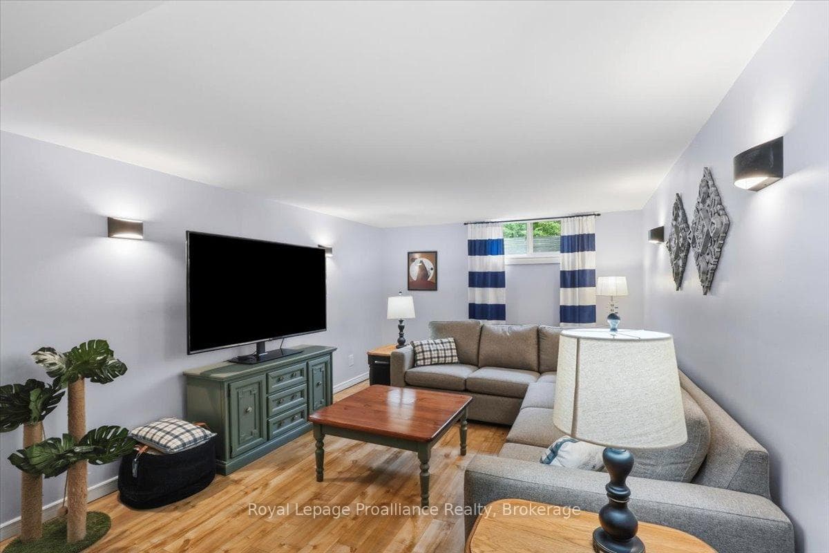 229 Henry Street photo 28
