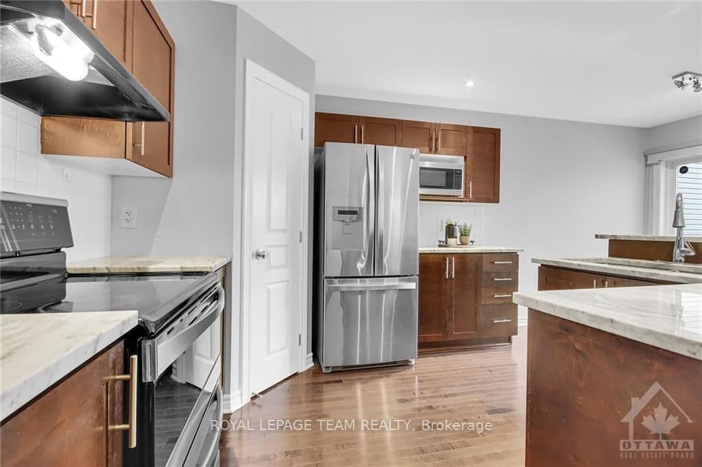 144 TANDALEE Crescent photo 7