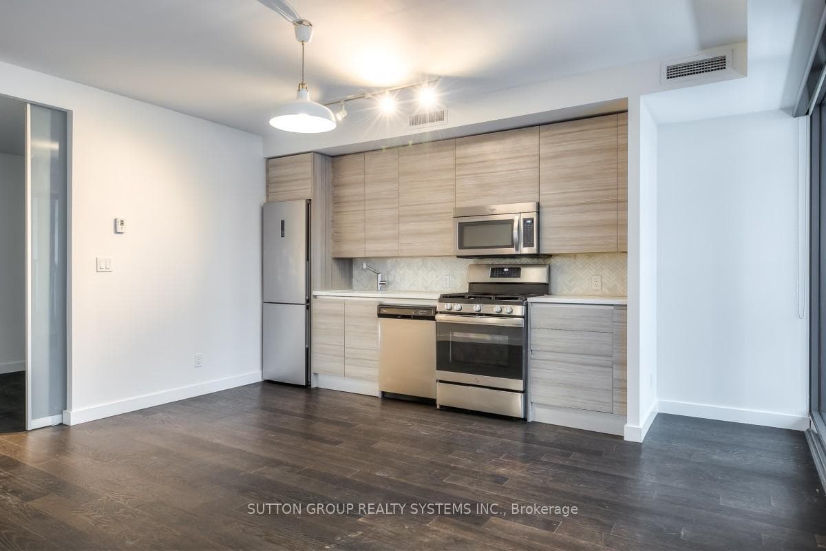 111 Bathurst Street Unit 523 photo 6