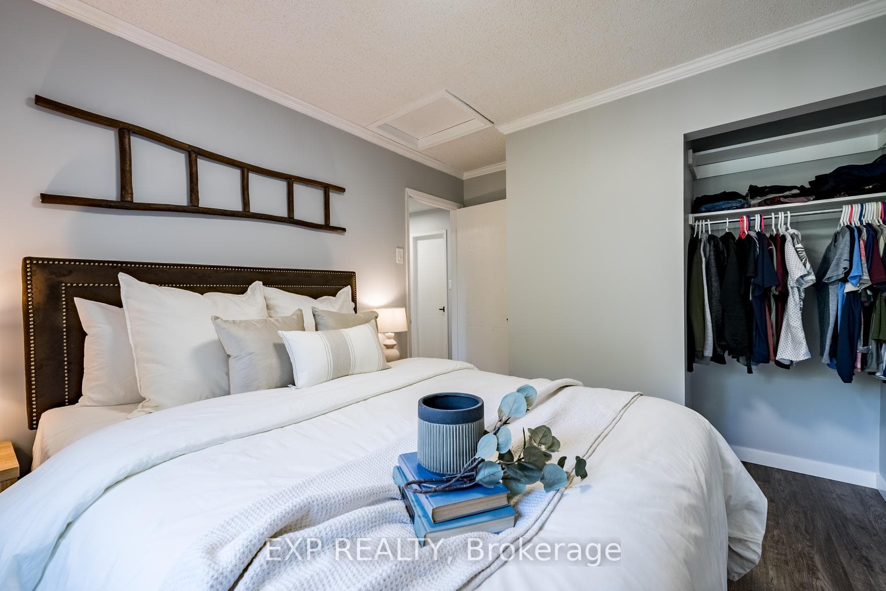 896 Fairbanks Road photo 15