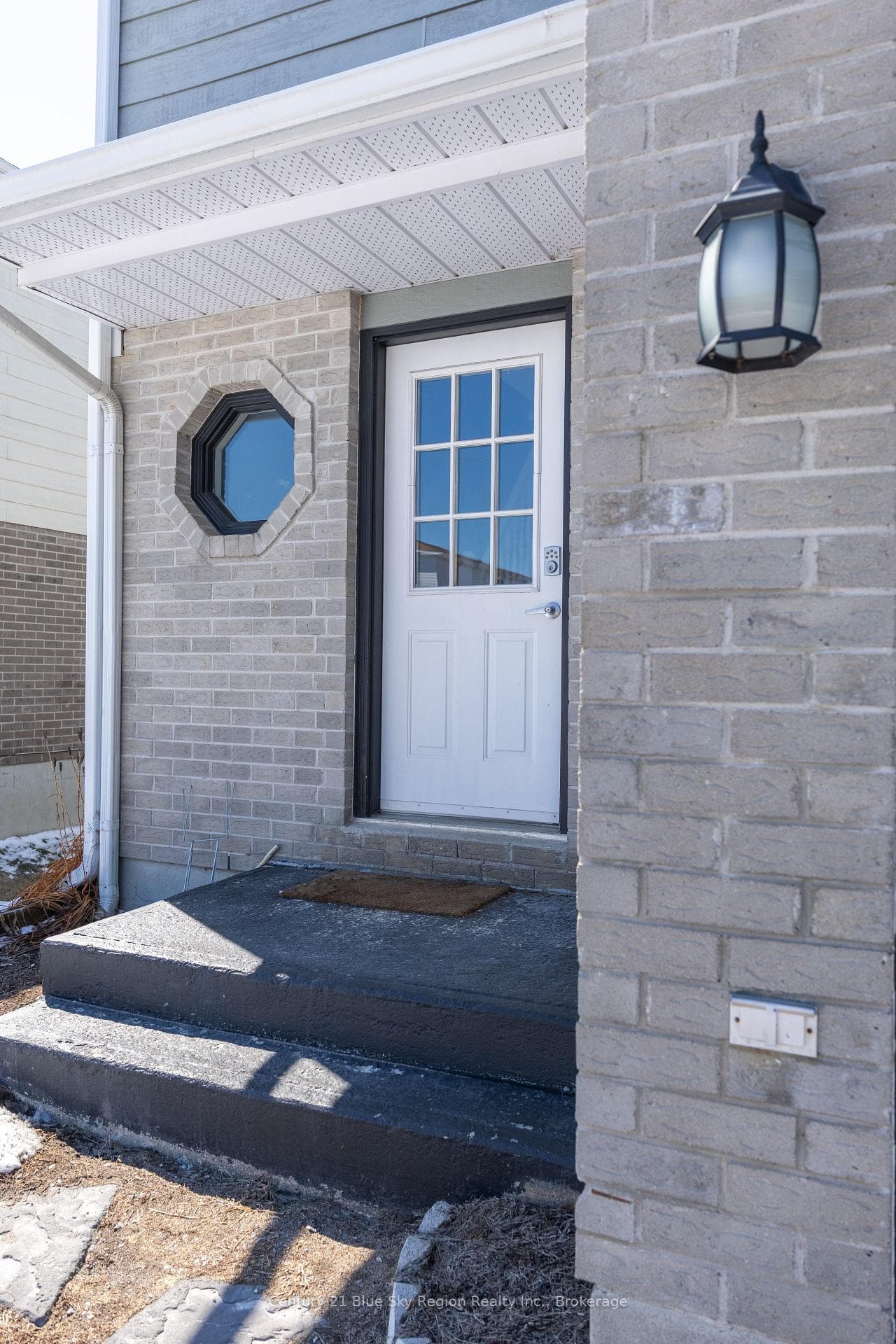 339 Champlain Street photo 2