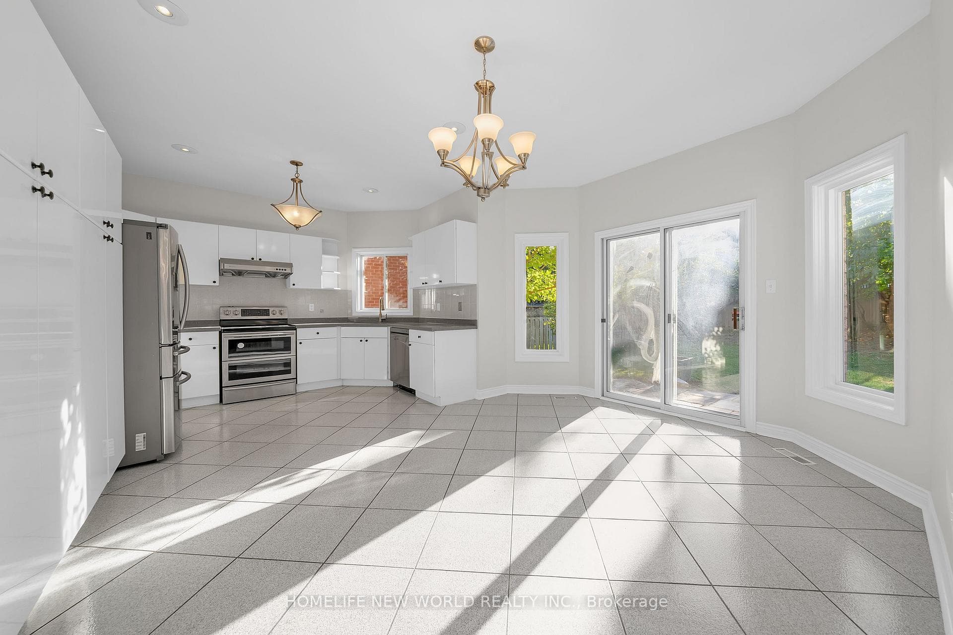 99 Clarendon Drive photo 18