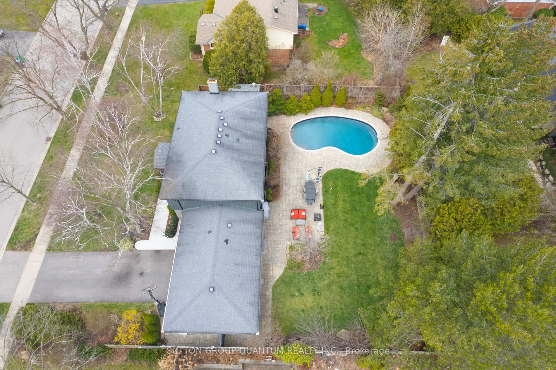 2170 Obeck Crescent photo 36