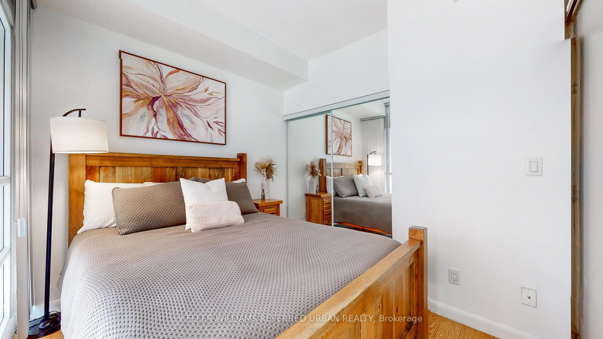 15 Bruyeres Mews Unit 202 photo 13