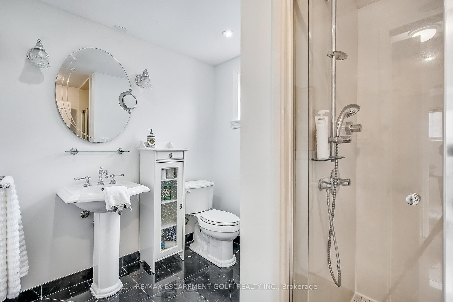 9 Valanna Court photo 29
