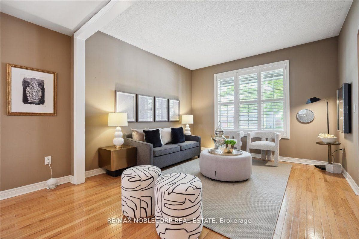 17 Aristocrat Road photo 7