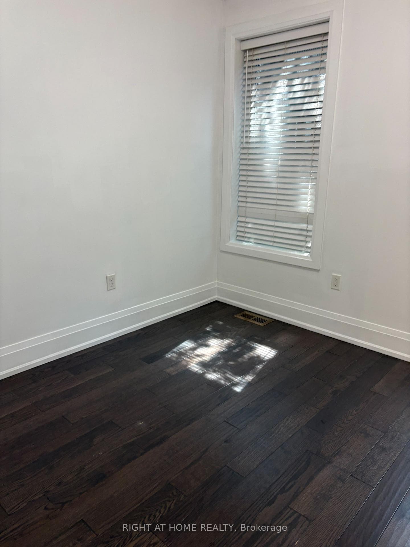 186 Mutual Street Unit Main photo 9