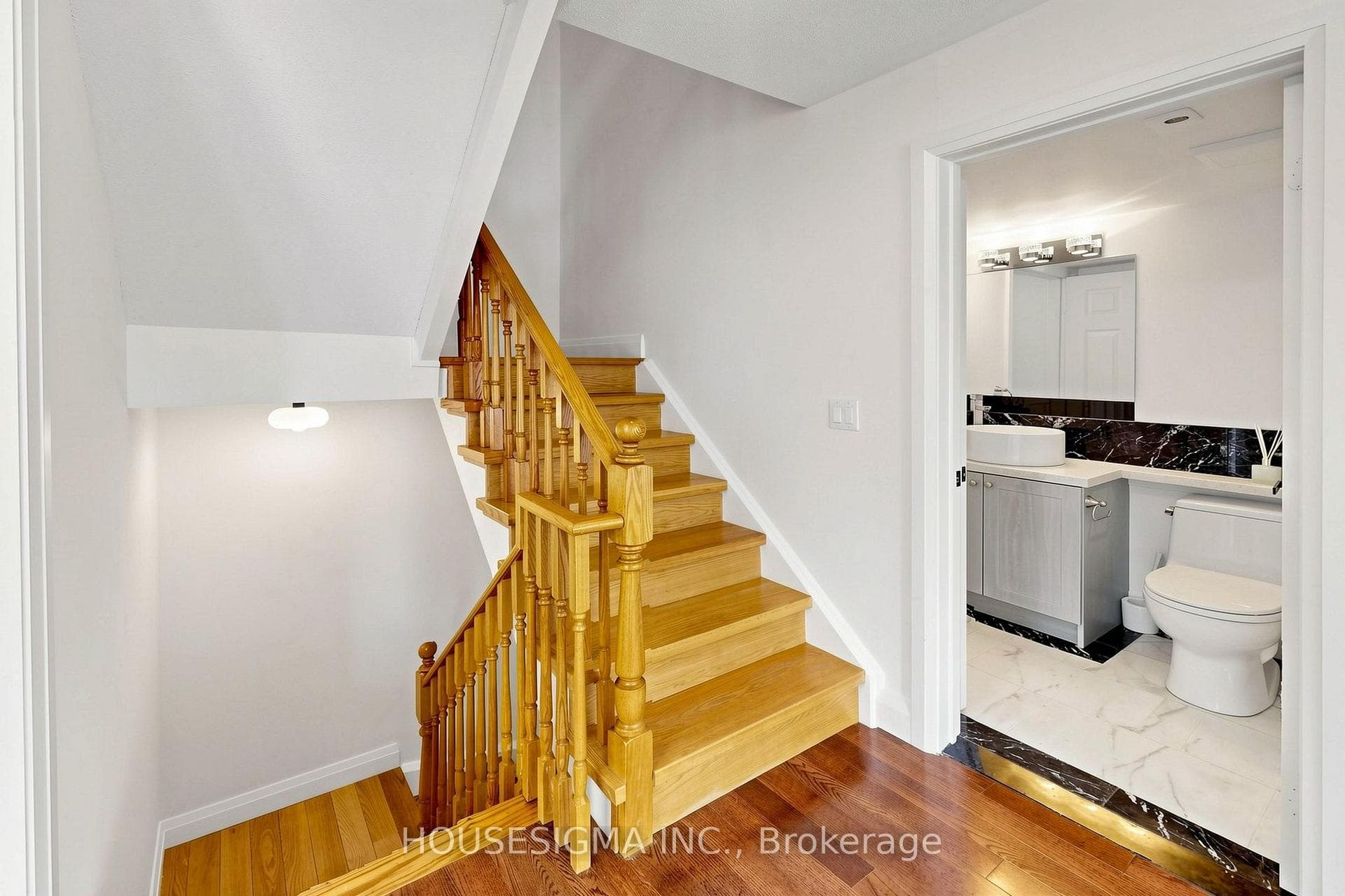 83 Mondeo Drive Unit 220 photo 17