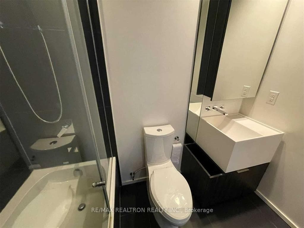 1 Bloor Street Unit 1311 photo 18