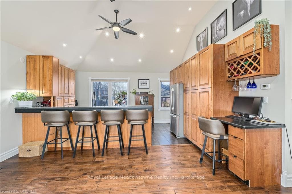 73 GUELPH Street photo 10