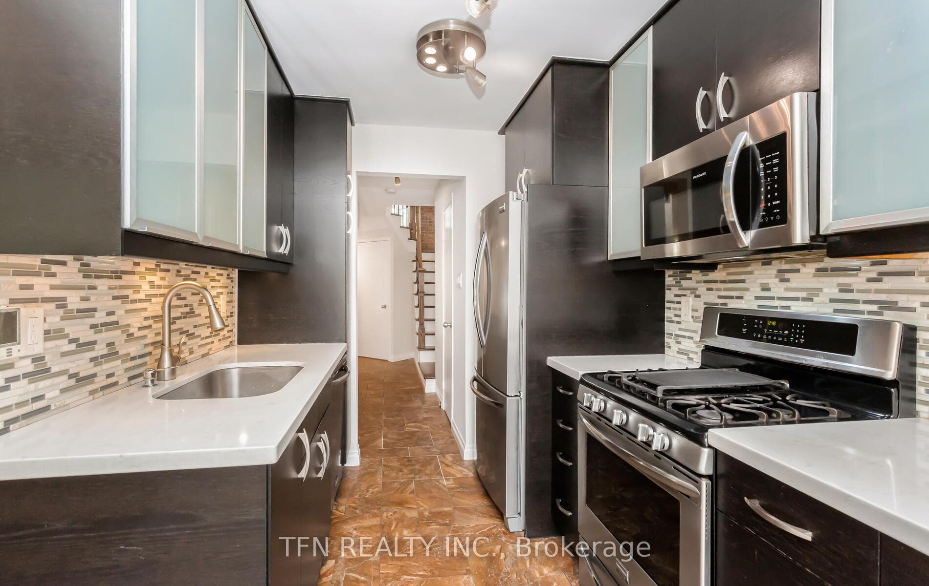 1308 Valerie Crescent photo 9