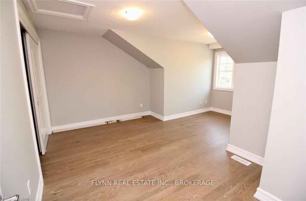 160 ANNE Street photo 9
