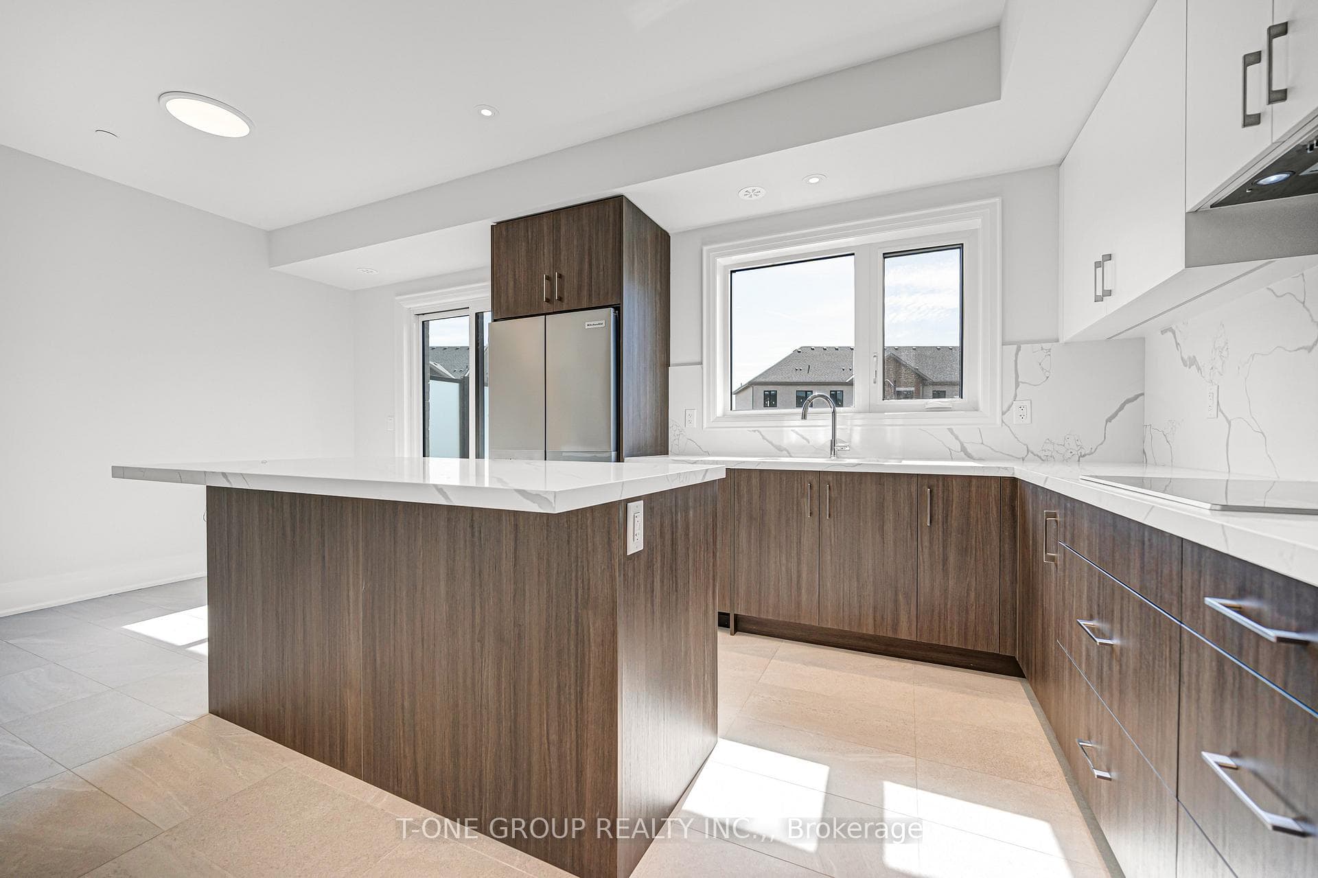 106 Grimsby Lane photo 17
