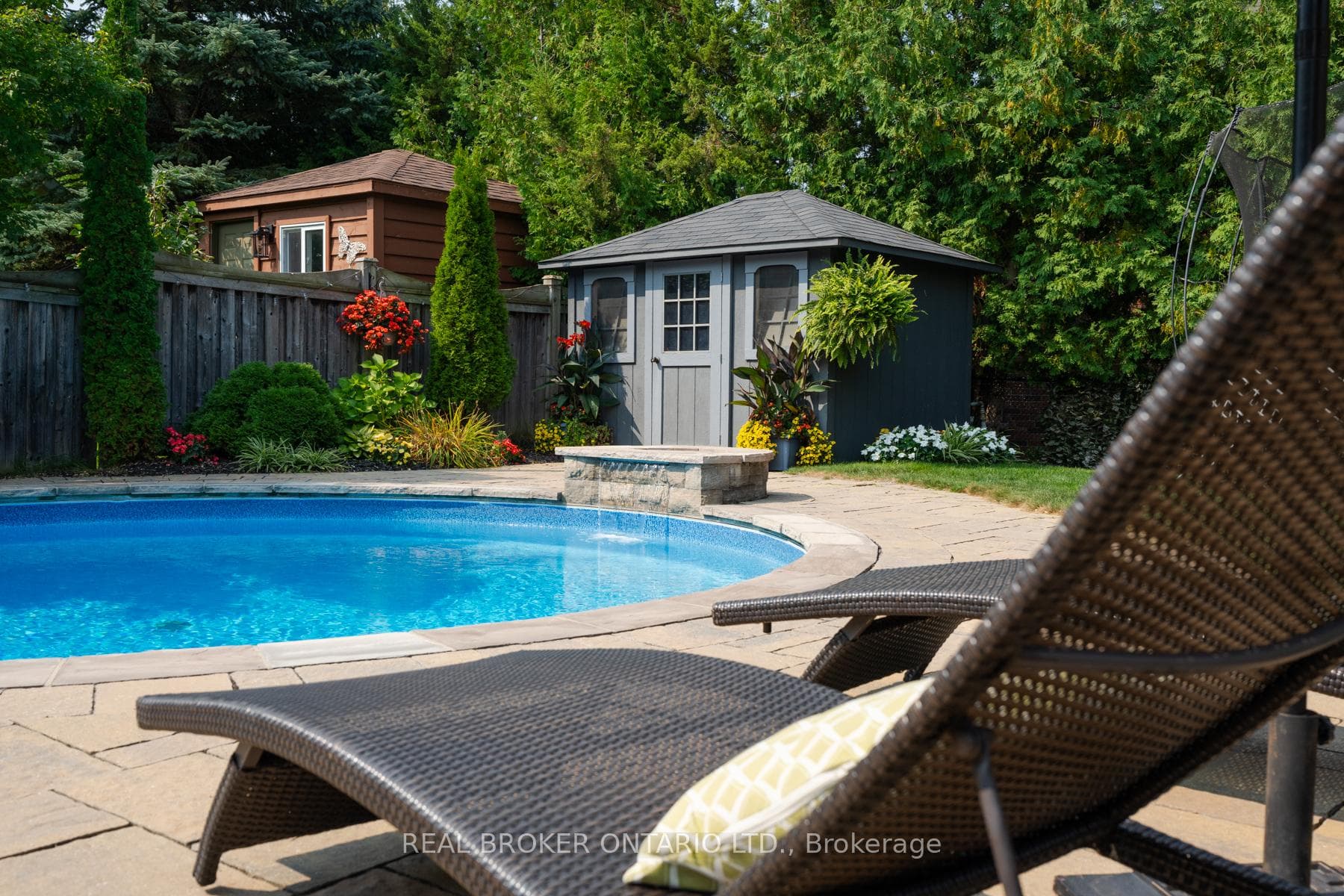 6 Gleave Court photo 32