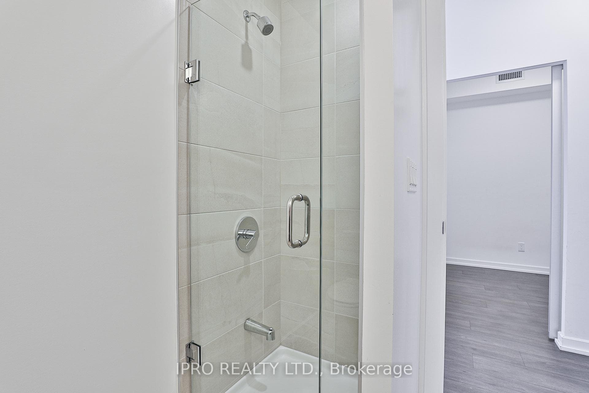 56 Forest Manor Road Unit 1005 photo 16
