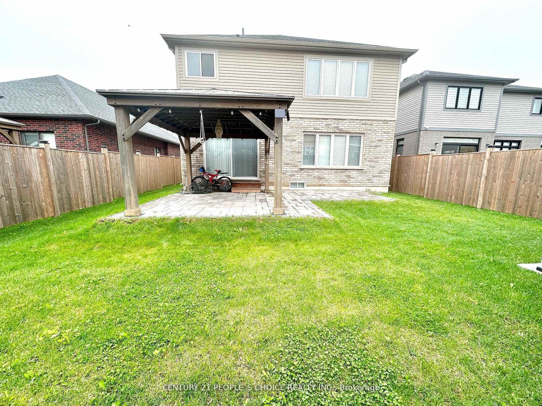 34 Swan Avenue photo 40