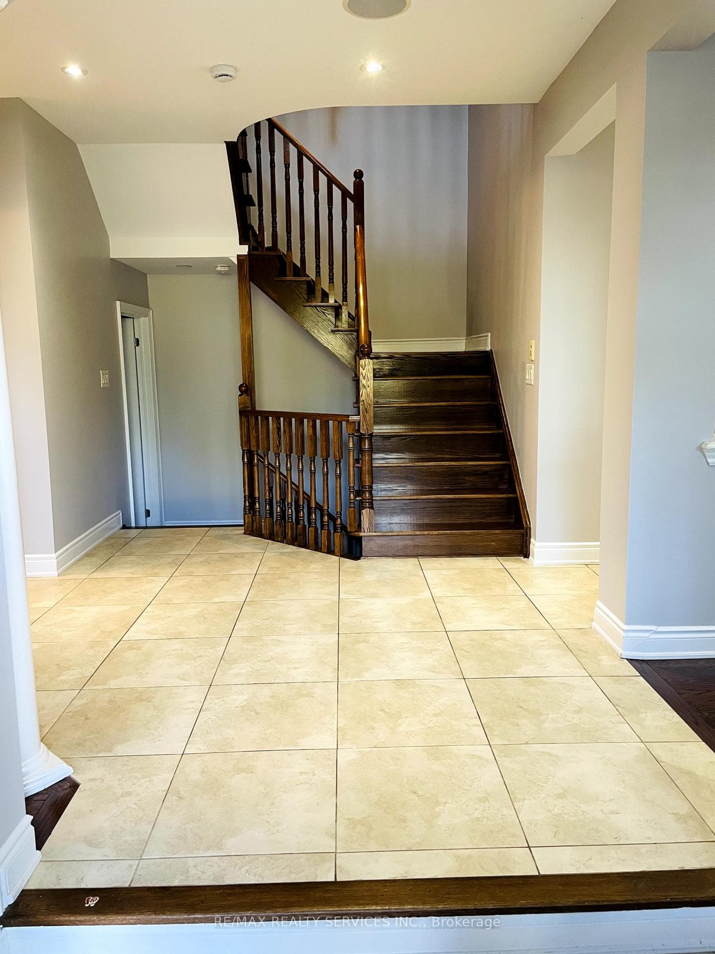 2418 Wasaga Drive photo 3