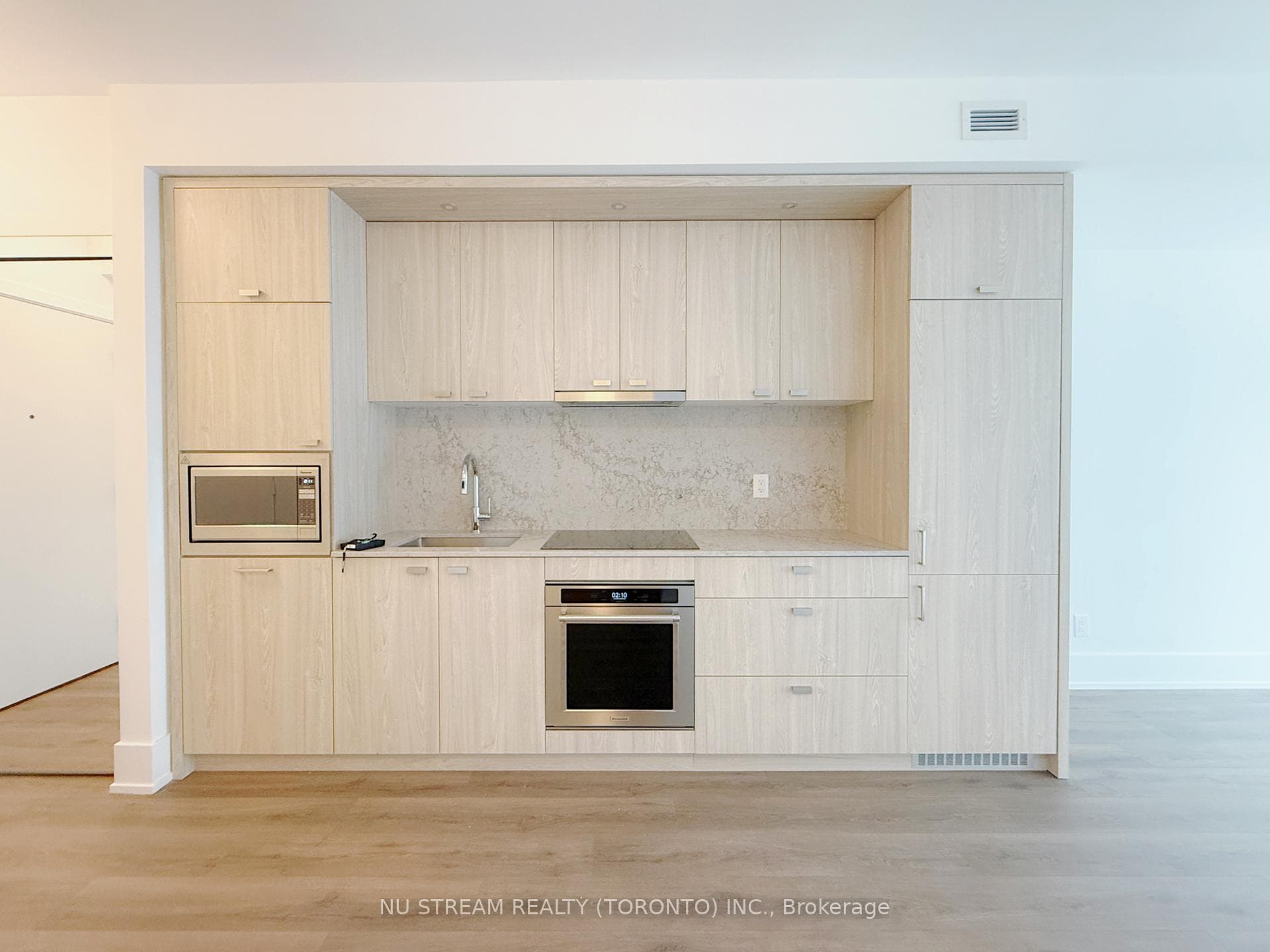 115 Denison Avenue Unit 619 photo 4