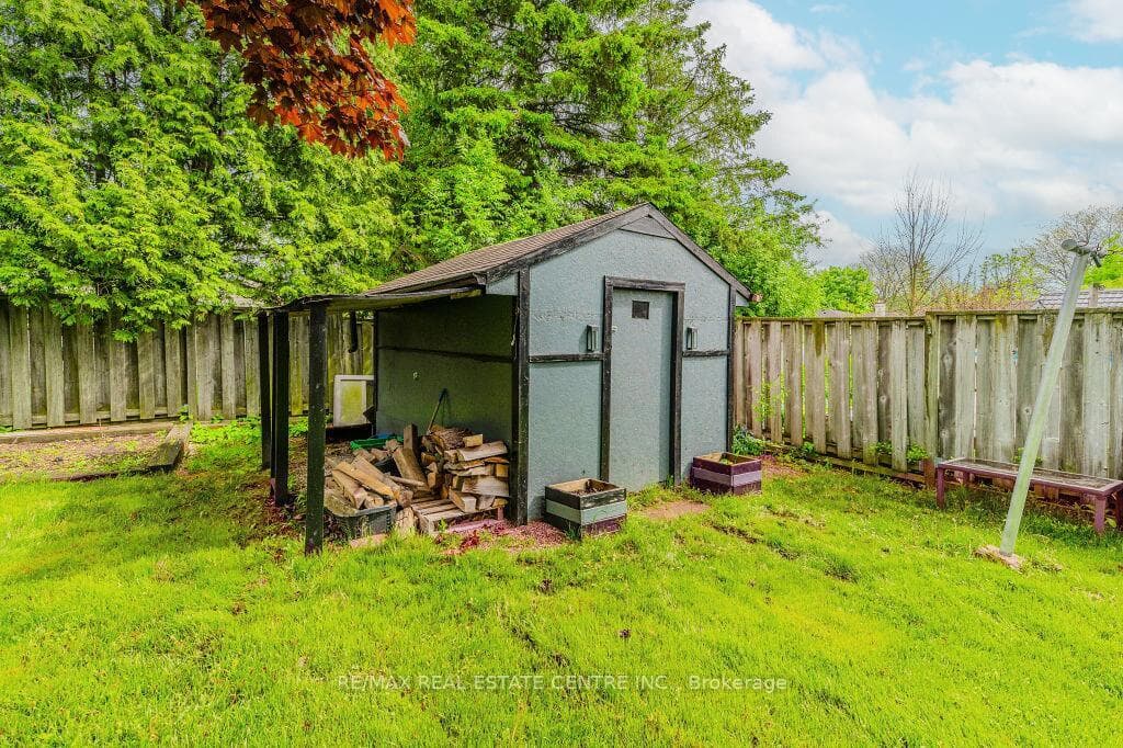 30 Upton Crescent photo 22