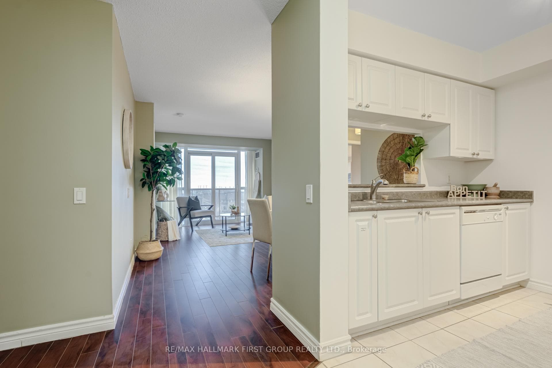 1200 The Esplanade N/A Unit 612 photo 3