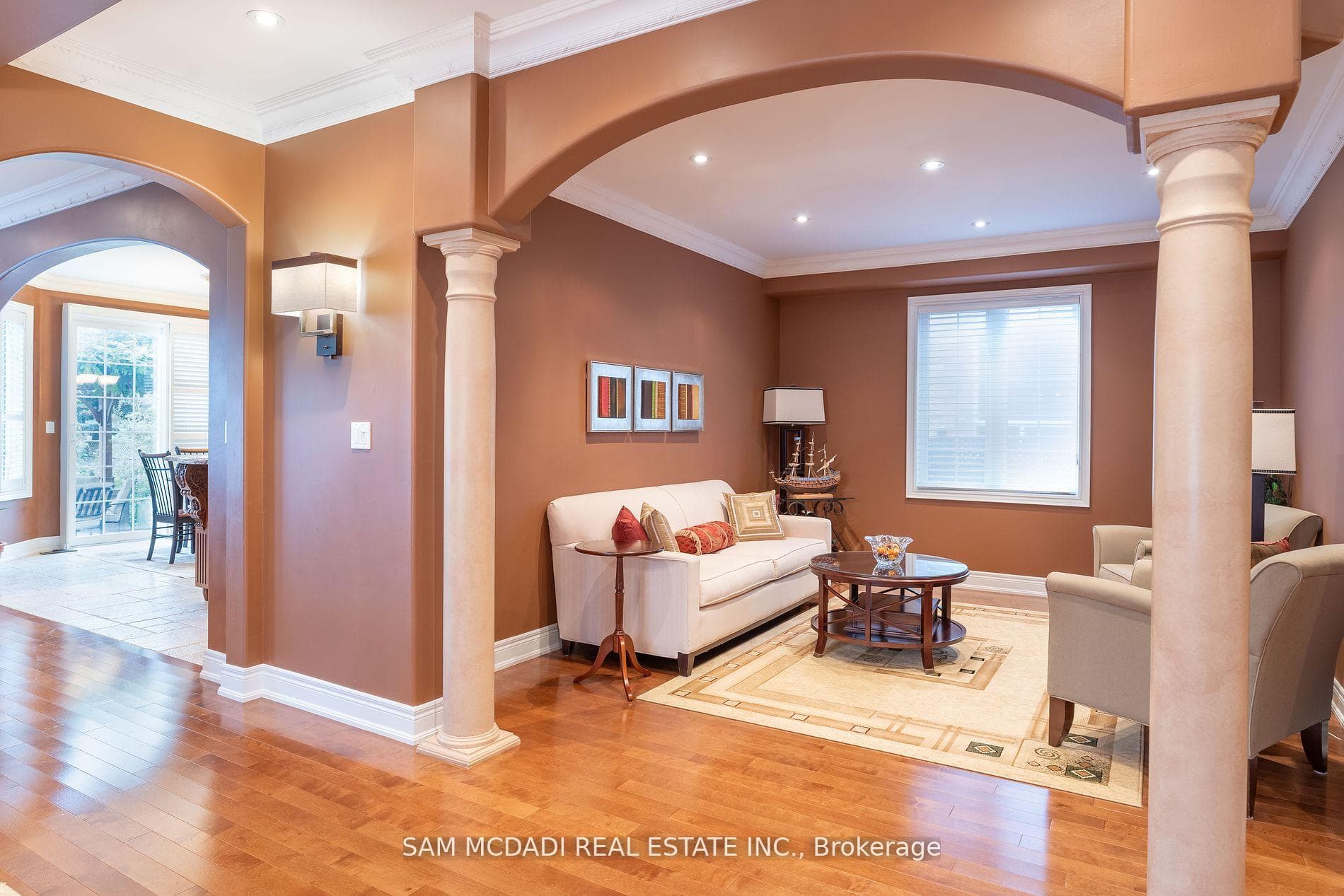 3852 Rosanna Drive photo 9