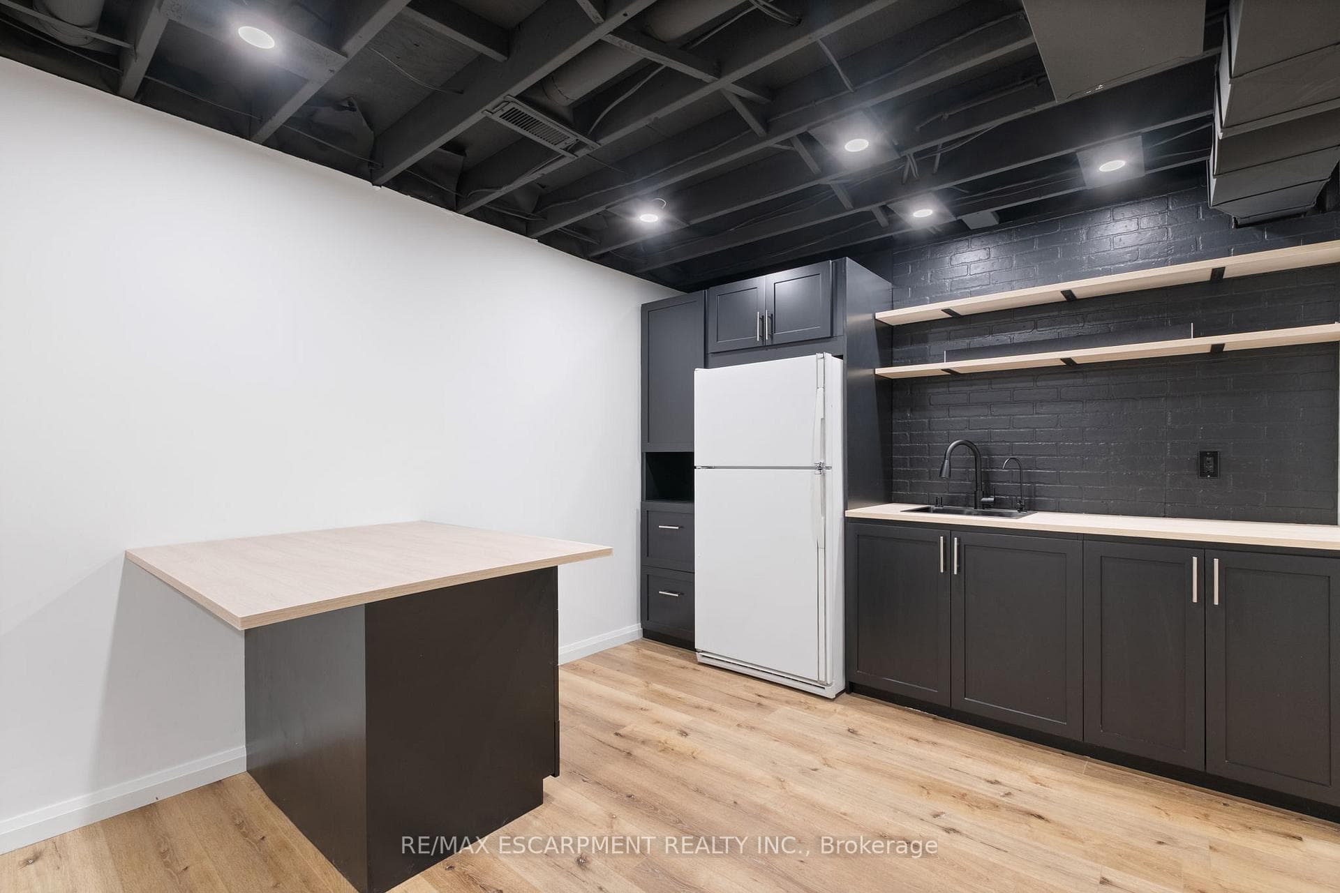95 Gatestone Drive photo 40