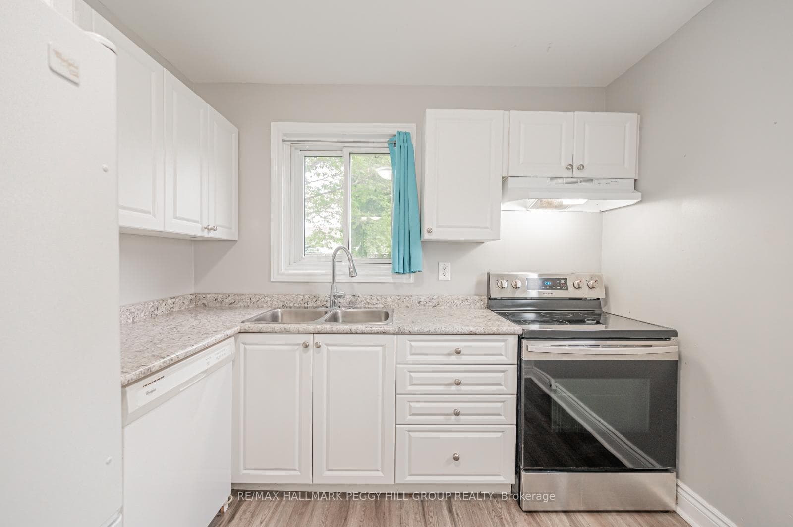 18 Bronte Crescent photo 2