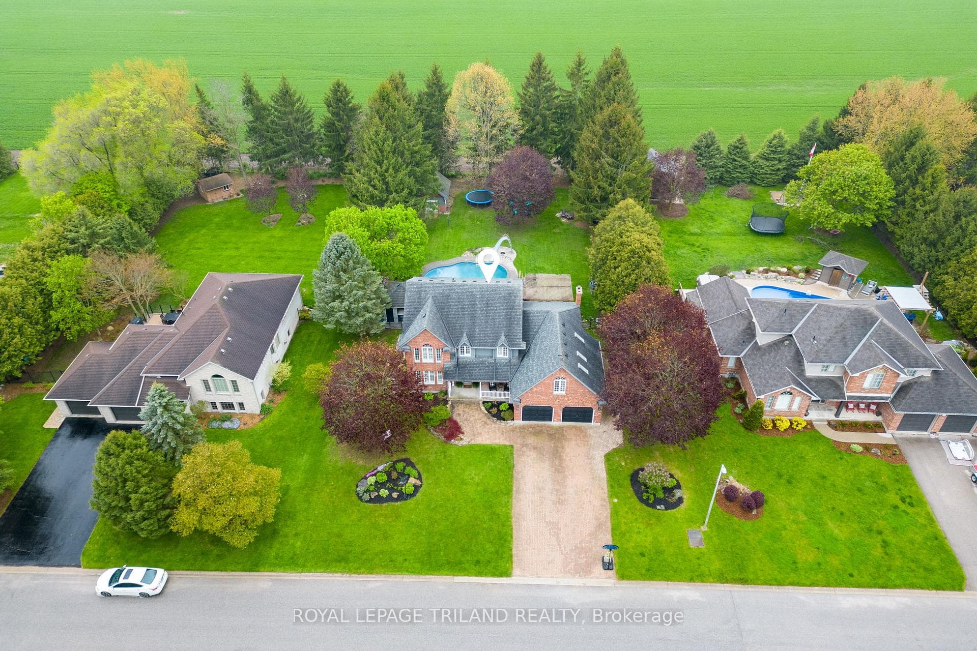 Full Yard backing onto fields