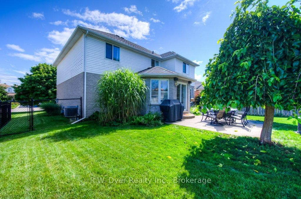 12 Hale Court photo 33