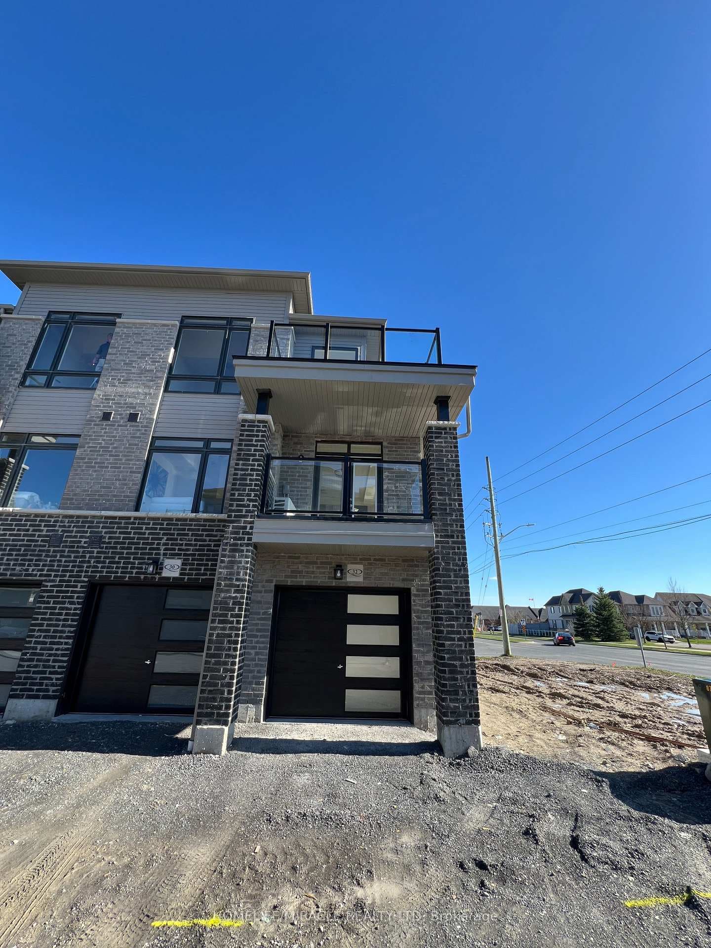 32 Esquire Way photo 3