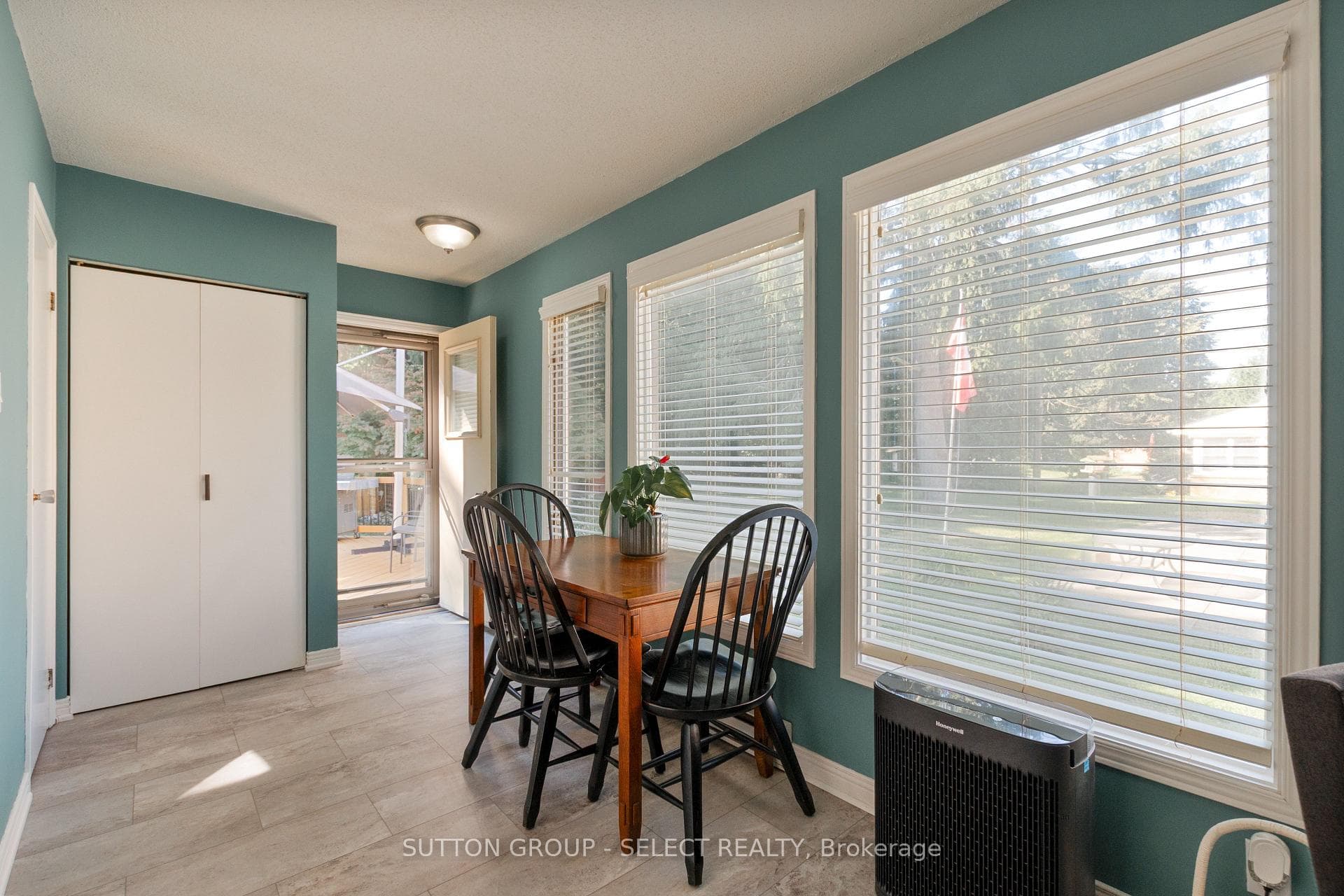 714 Springbank Drive photo 14