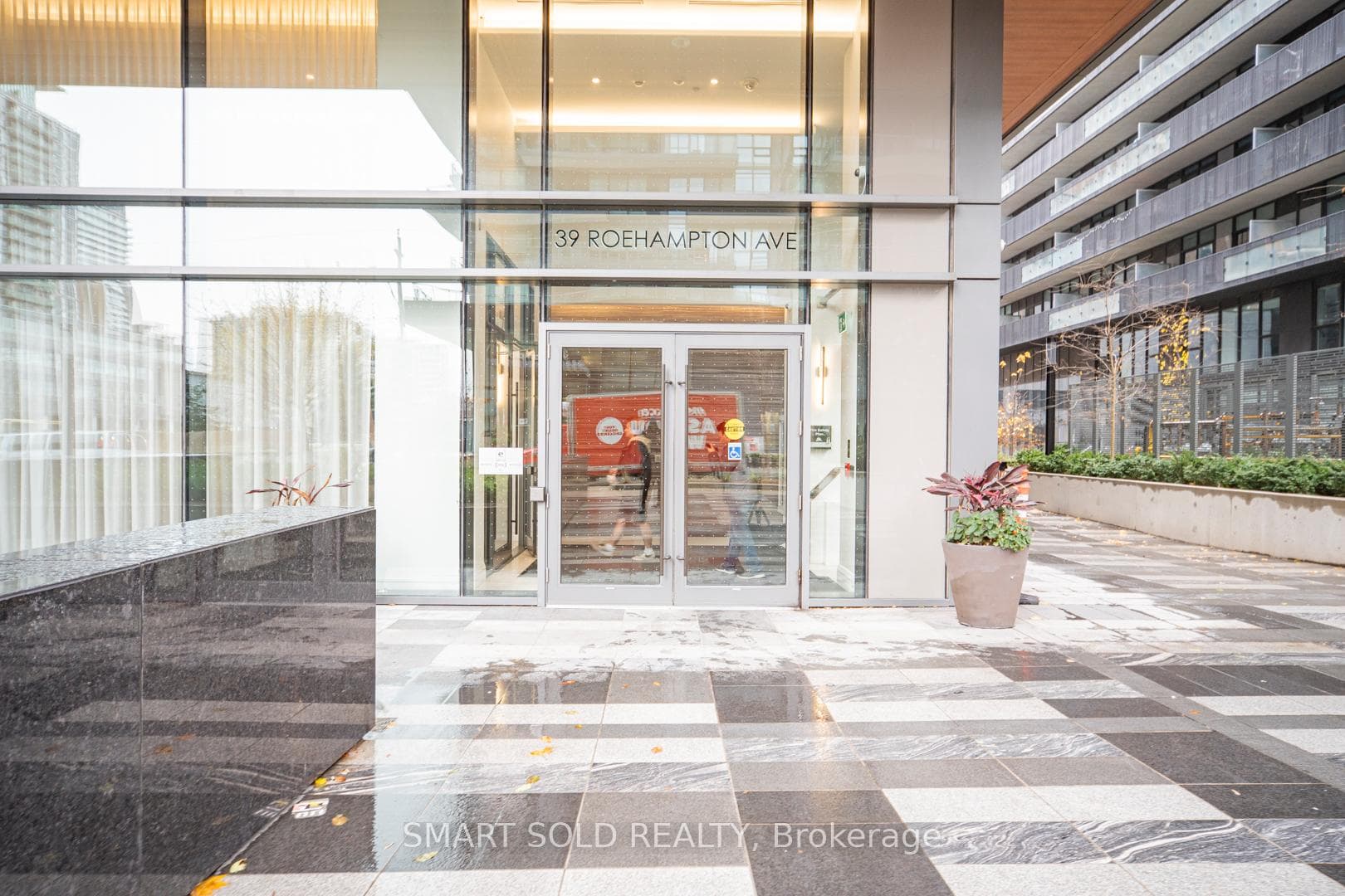 39 Roehampton Avenue Unit 1809 photo 2