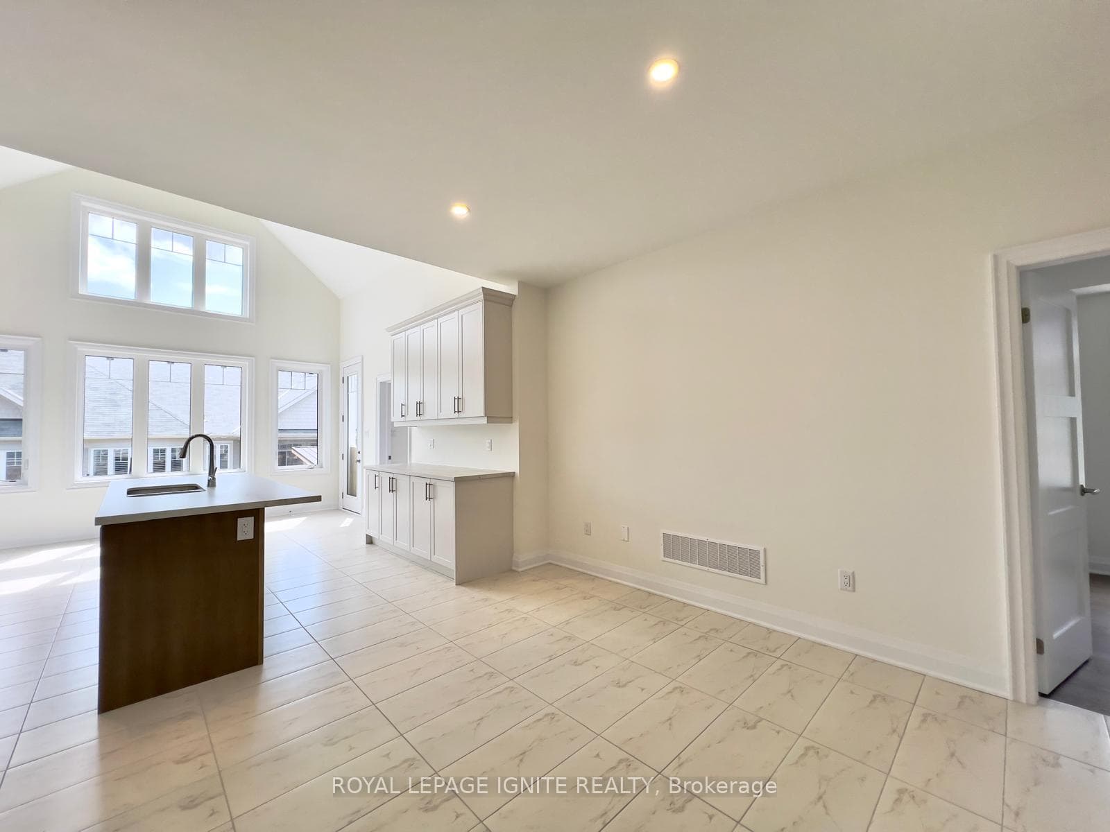 531 Hudson Crescent photo 8