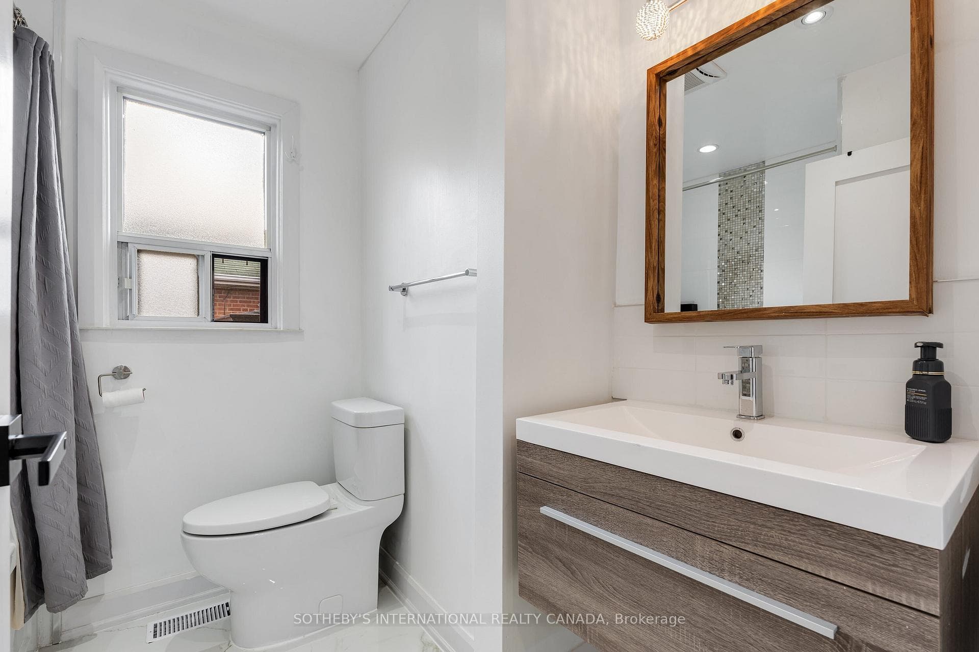 38 Vauxhall Drive photo 20