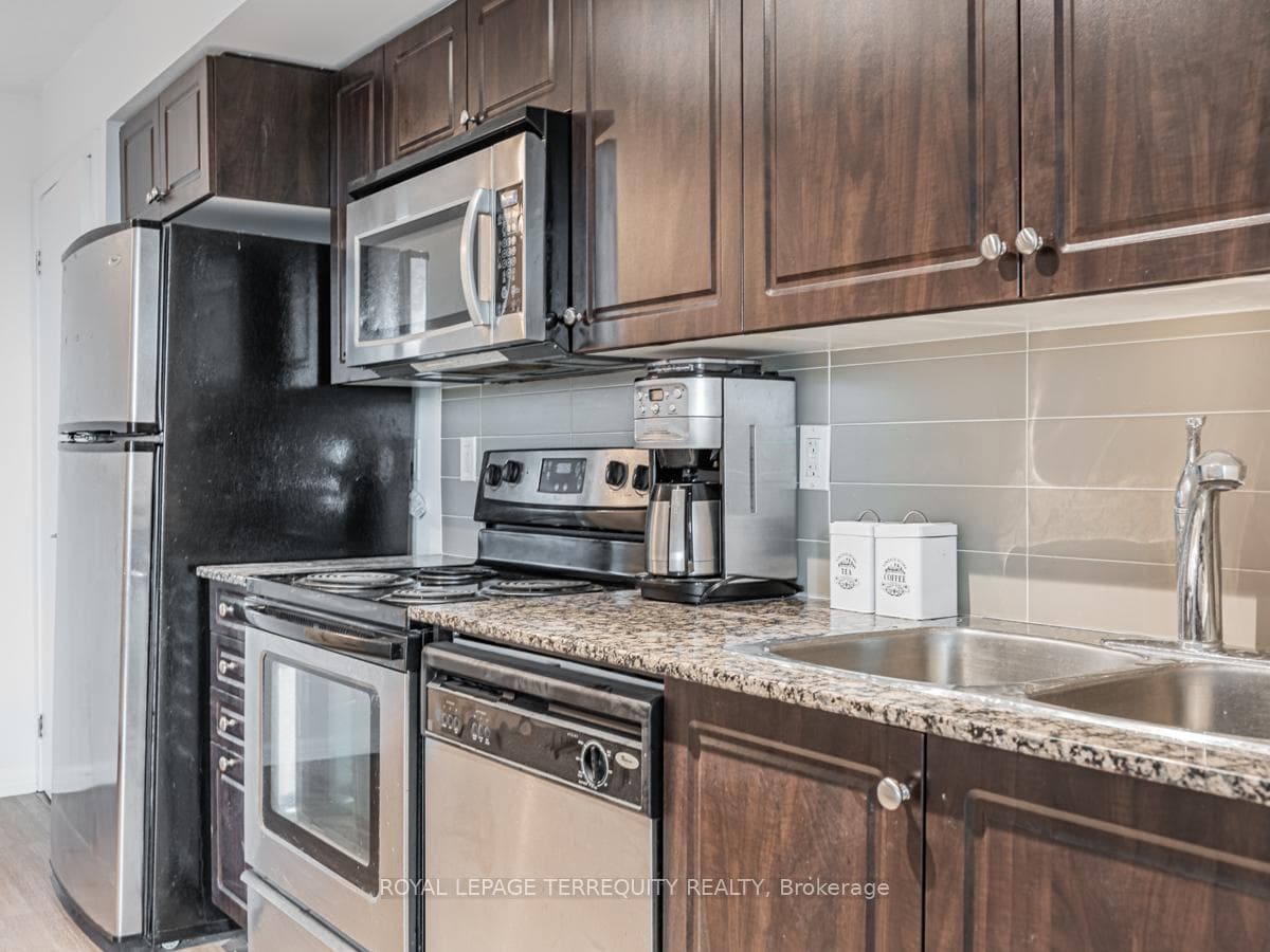 209 Fort York Boulevard Unit 658 photo 6