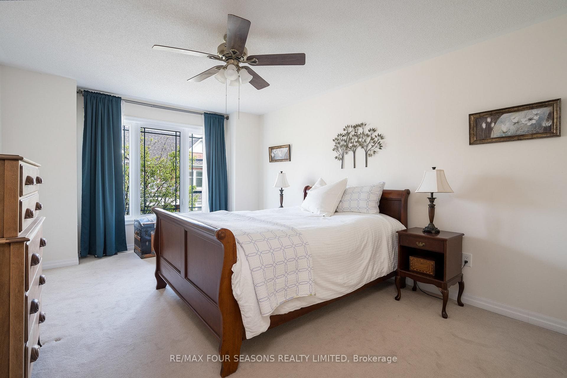 10 Westmount Mews photo 27