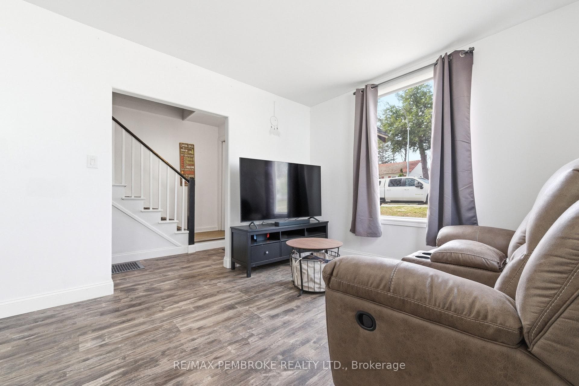 15 Alder Crescent photo 4