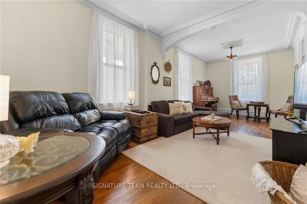 124 RENFREW Avenue photo 9