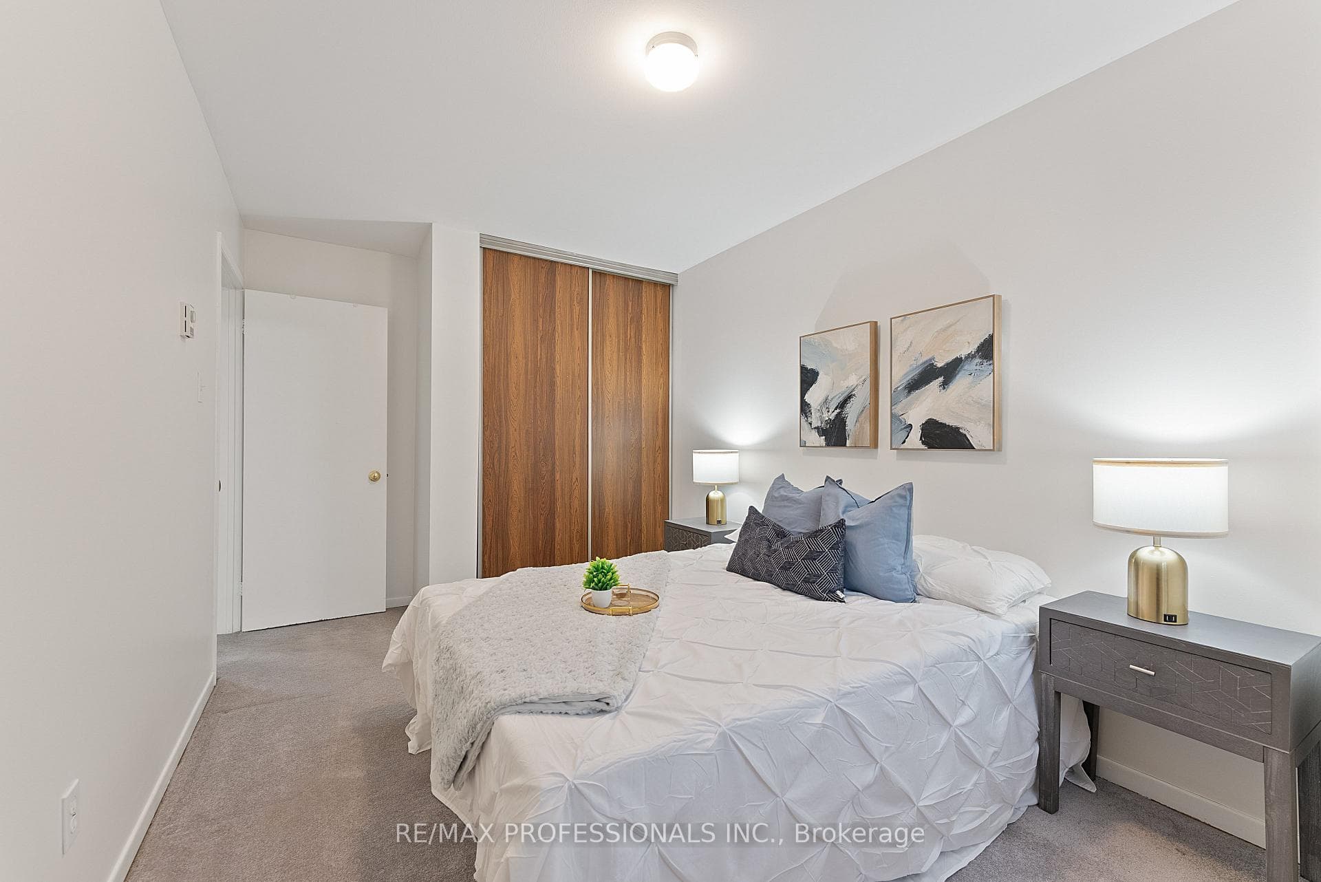 580 Renforth Drive Unit 51 photo 23