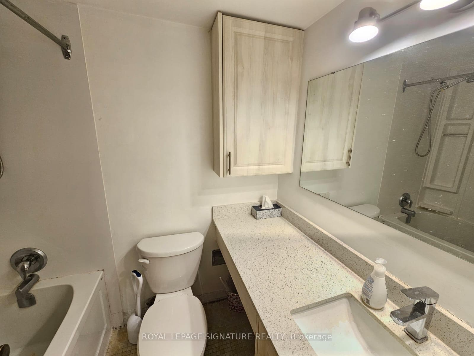 720 Spadina Avenue Unit 810 photo 8