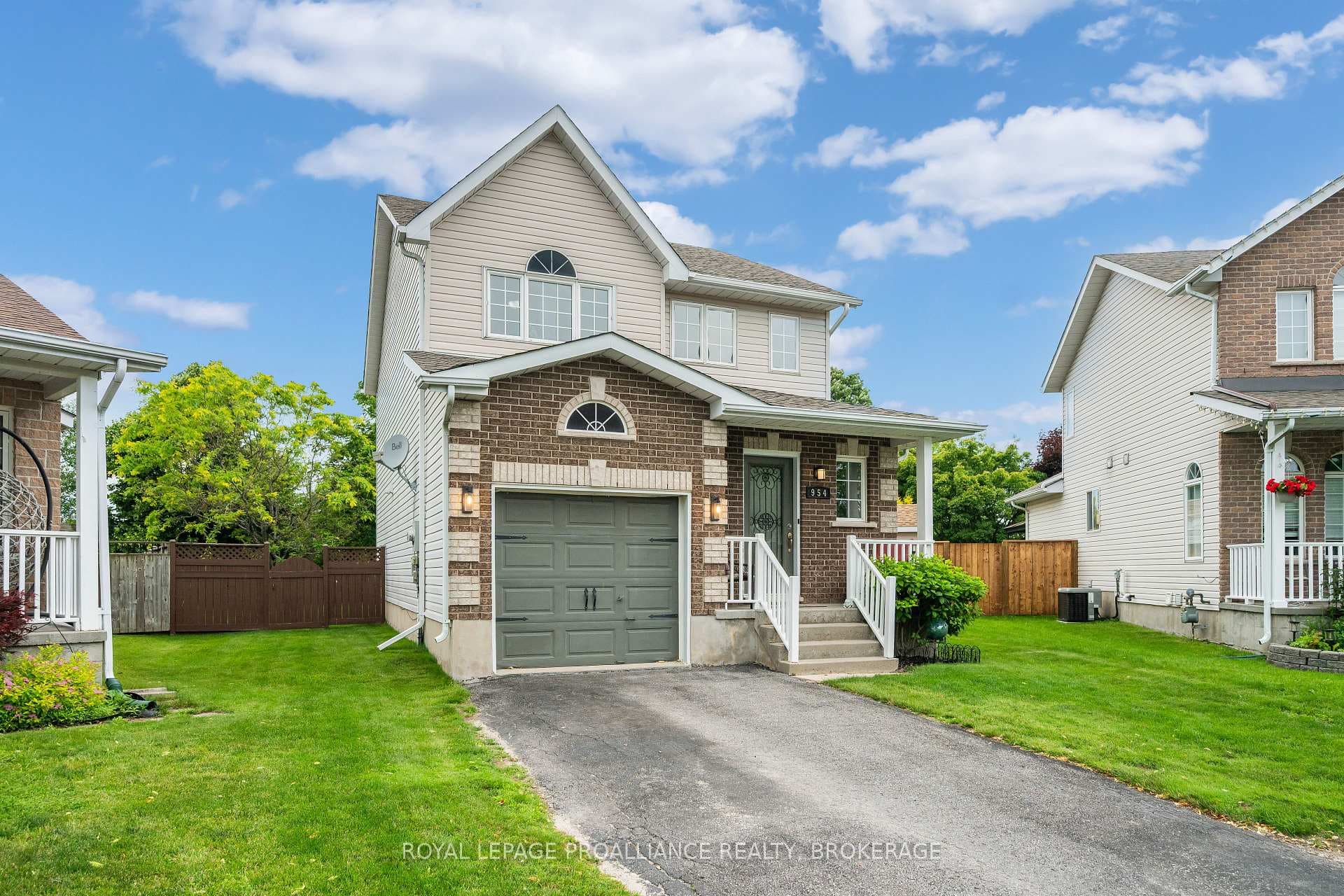 954 Rainbow Crescent photo 3