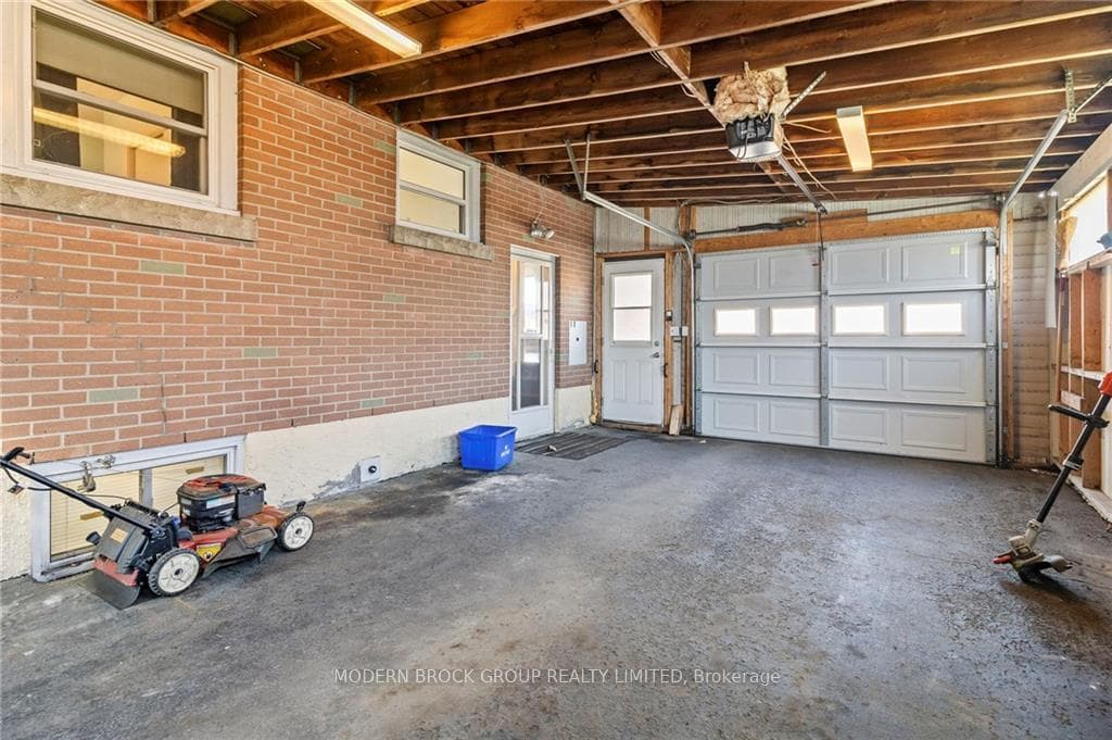 53 BRAMSHOT Avenue photo 27