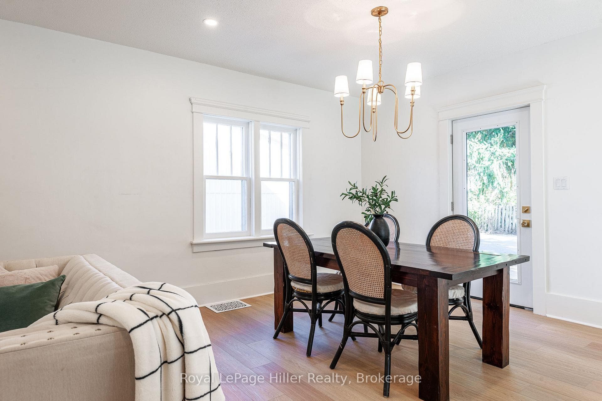 443 Downie Street photo 16