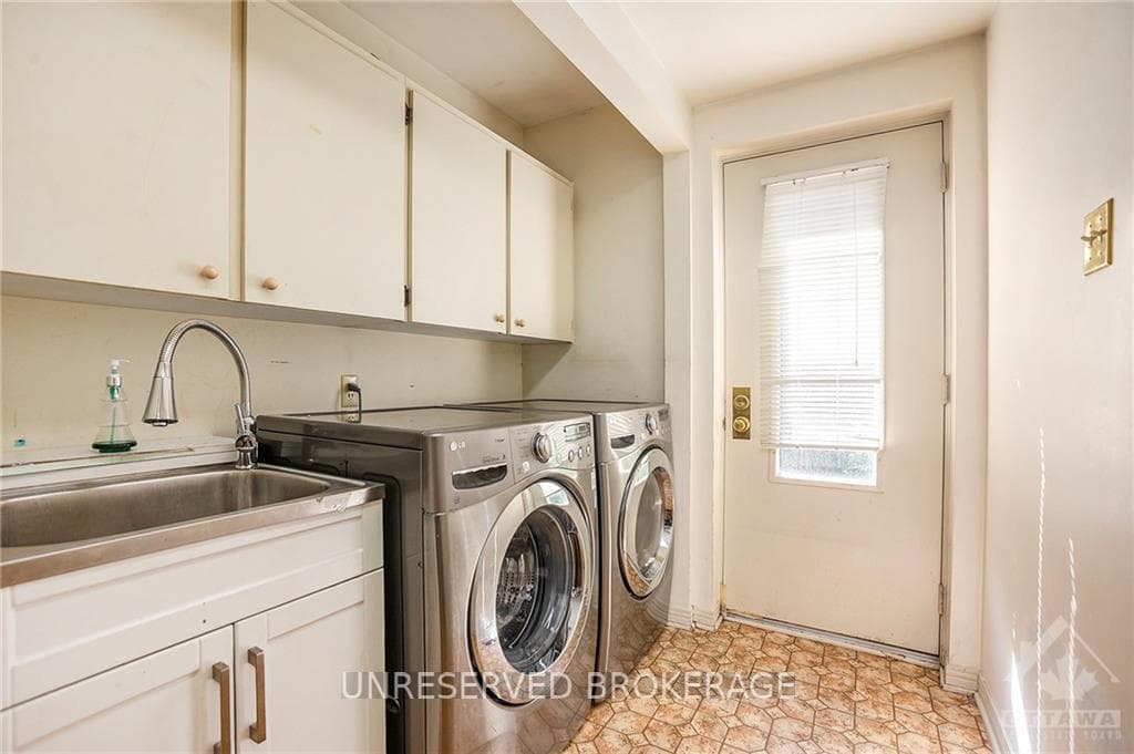 34 MCLAUGHLIN Crescent photo 14