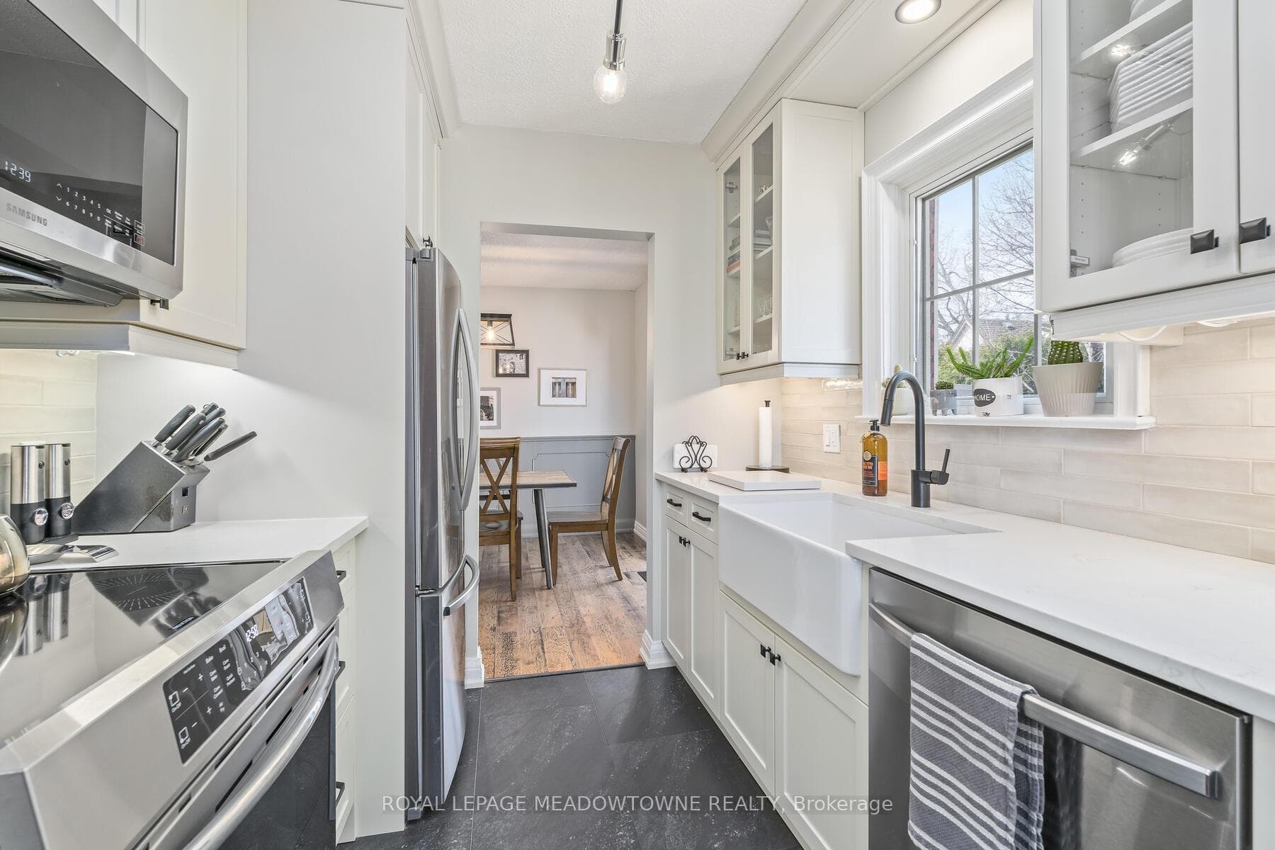 284 Maple Avenue photo 14
