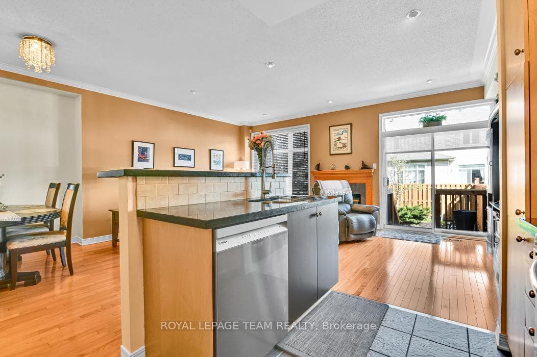 81 Ambiance Drive photo 10