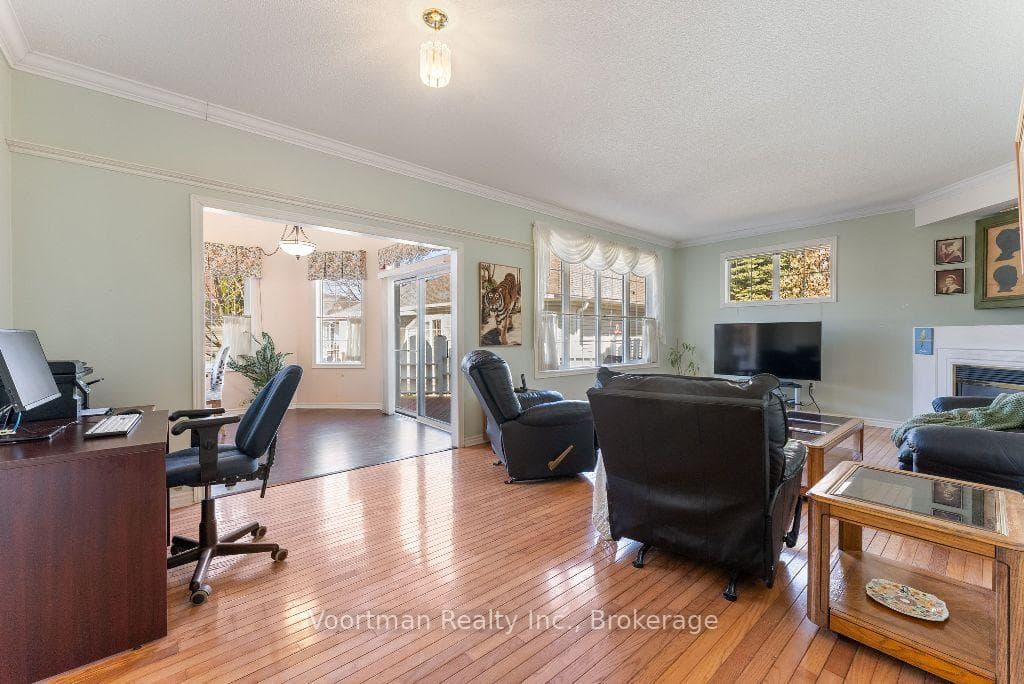 54 Silverbirch Boulevard photo 4