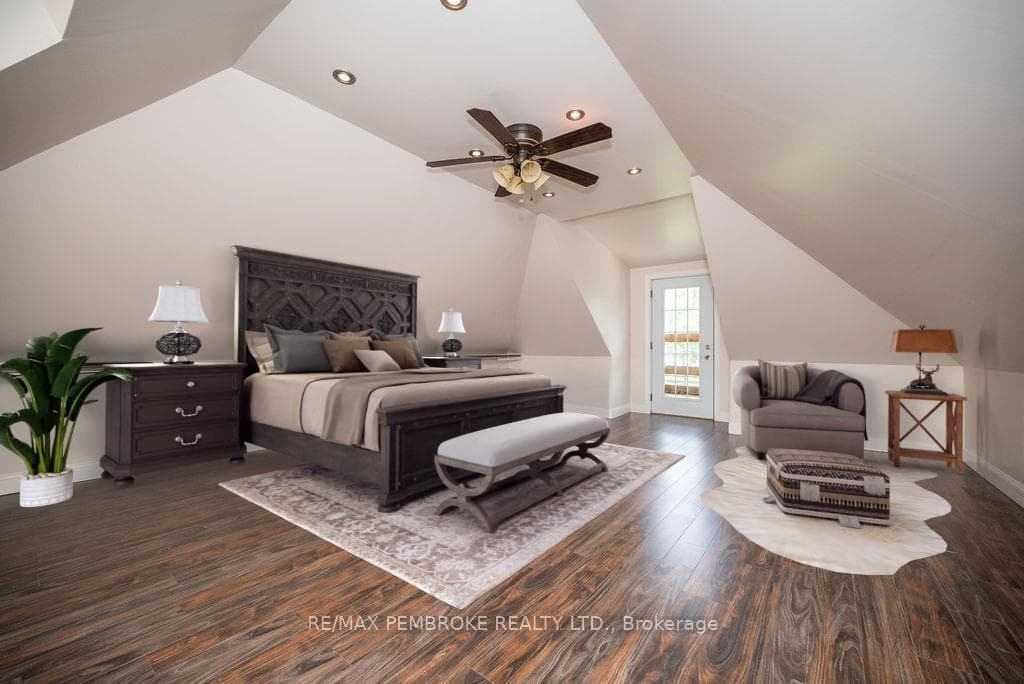 3301 PETAWAWA Boulevard photo 25